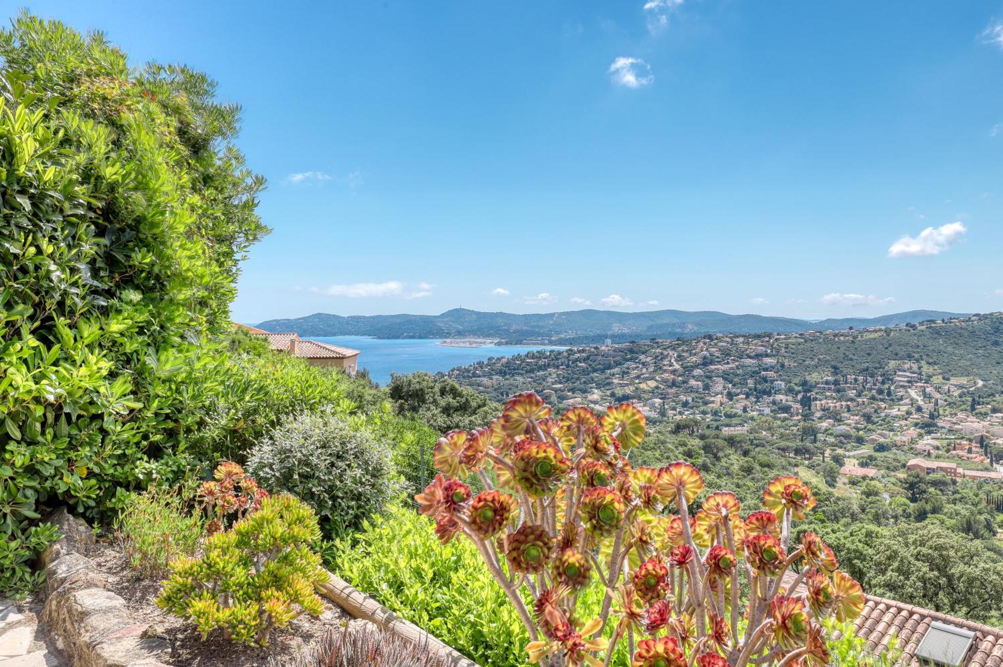 شقة Exceptional View In Saint-Clair For 4 People لو لا فاندو المظهر الخارجي الصورة
